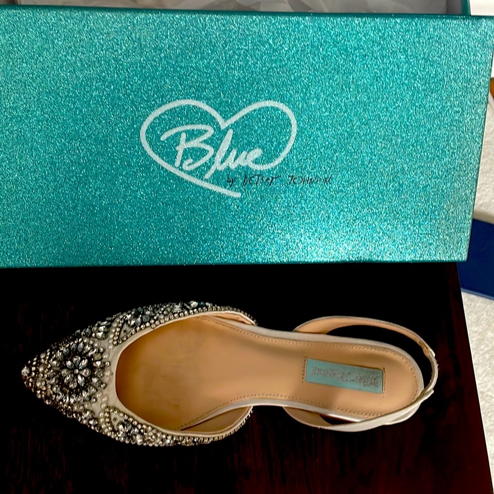 Betsy Johnson gently worn beaded sling back flats 7M